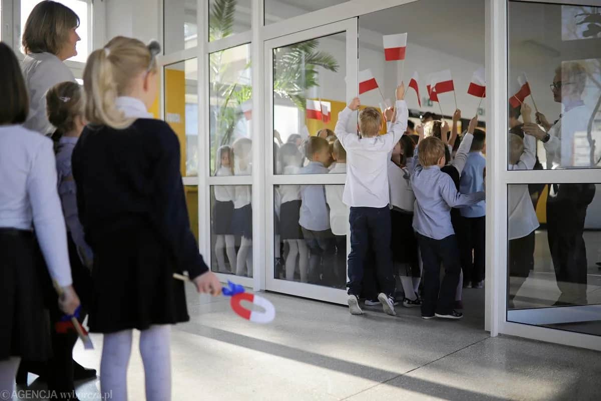 NNW szkolne: Obowiązkowe? Co kryje polisa? Wybierz mądrze!