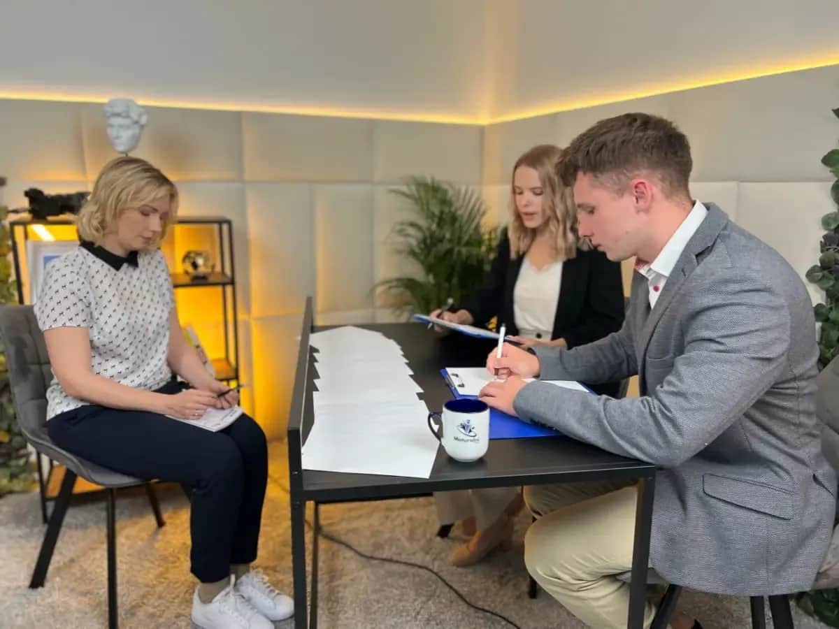 Lektury szkolne: Rozprawka na maturę? Argumenty za i przeciw!