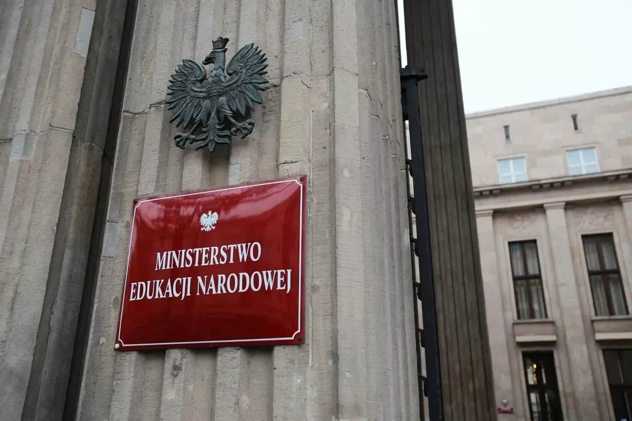 Uczeń pełnoletni: Sam usprawiedliwiaj nieobecności! Prawa i wzór