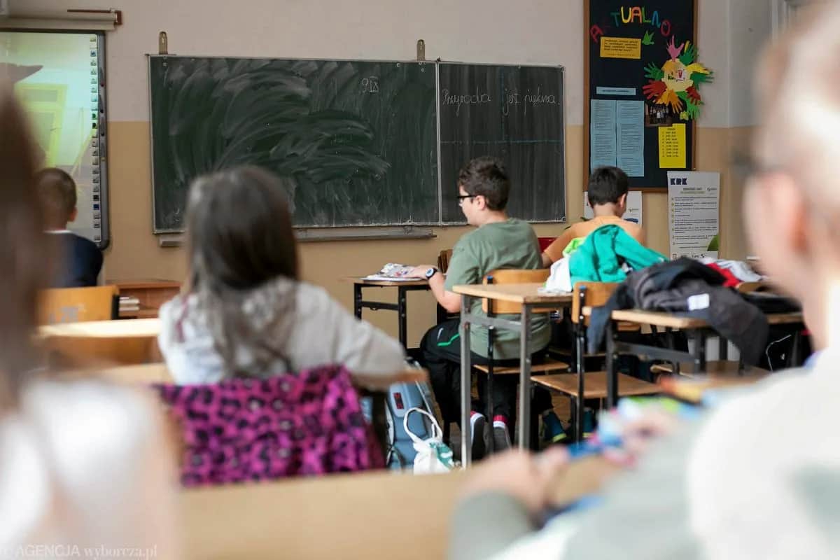 Obowiązek szkolny: Kiedy koniec? Podstawówka a nauka do 18 lat!